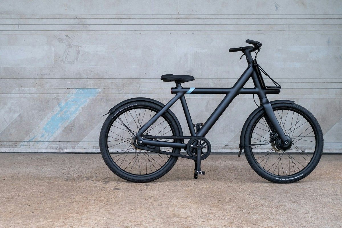 bicicleta para carretera en negro y gris